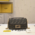 Bolso baguette pequeño con monograma
