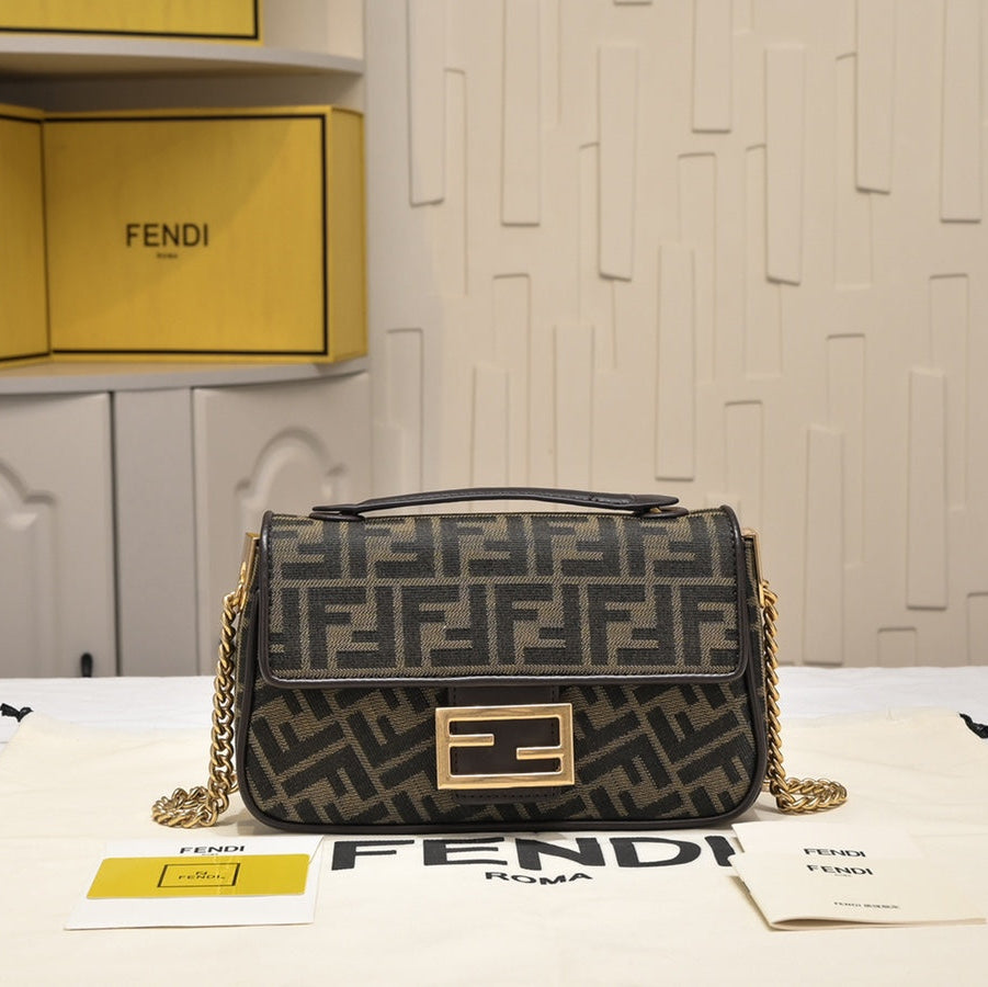 Bolso baguette pequeño con monograma