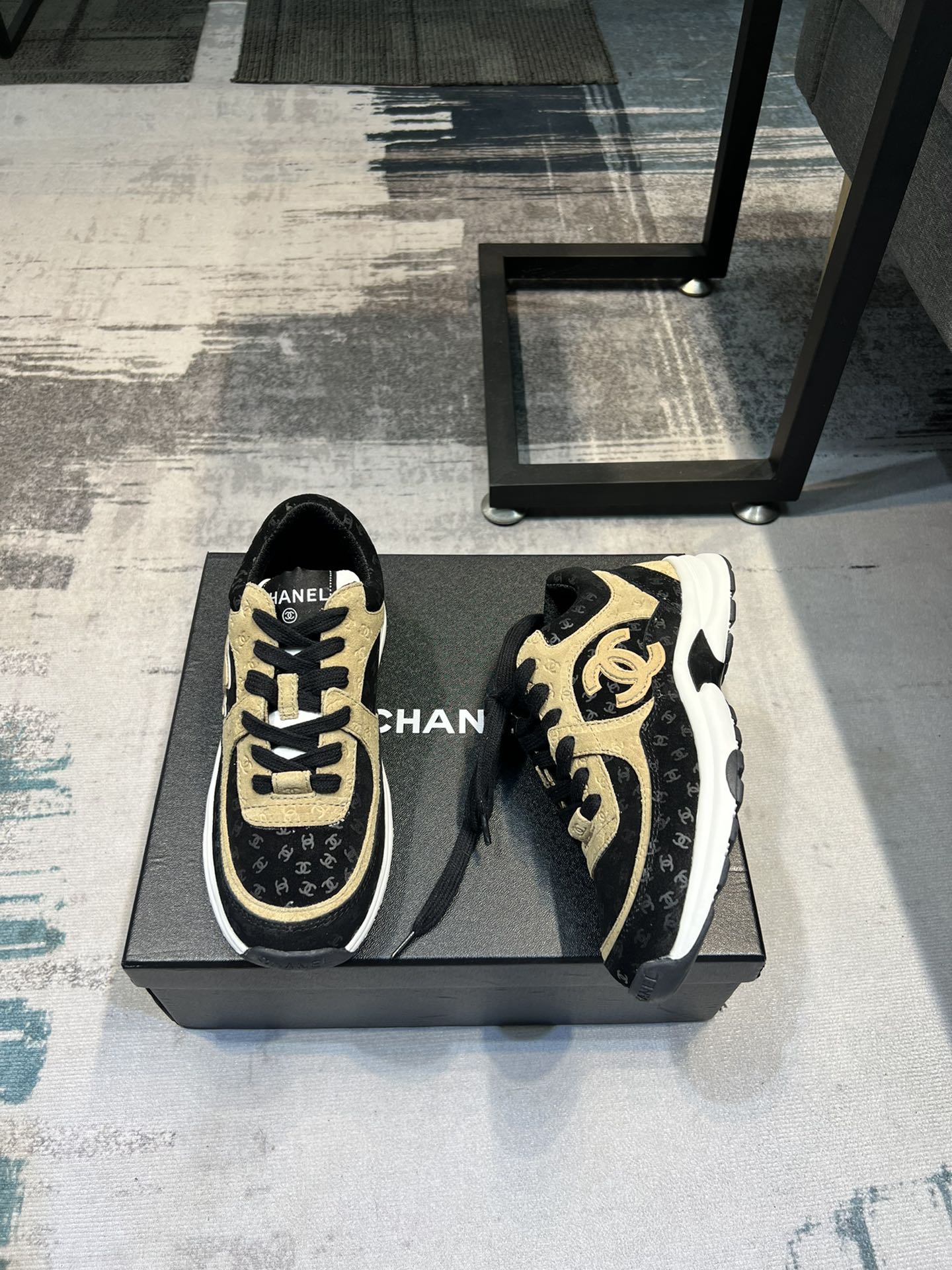 Zapatillas de ante y malla de primera calidad