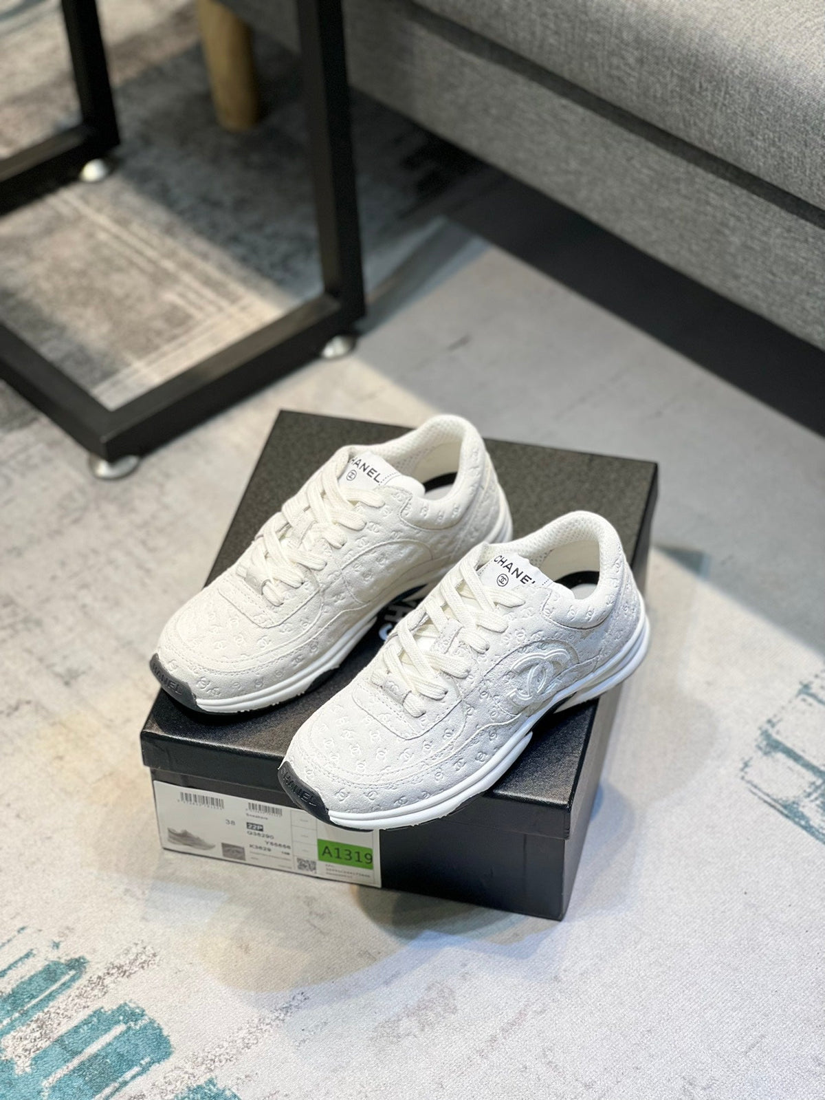 Premium-Sneaker aus Veloursleder und Mesh