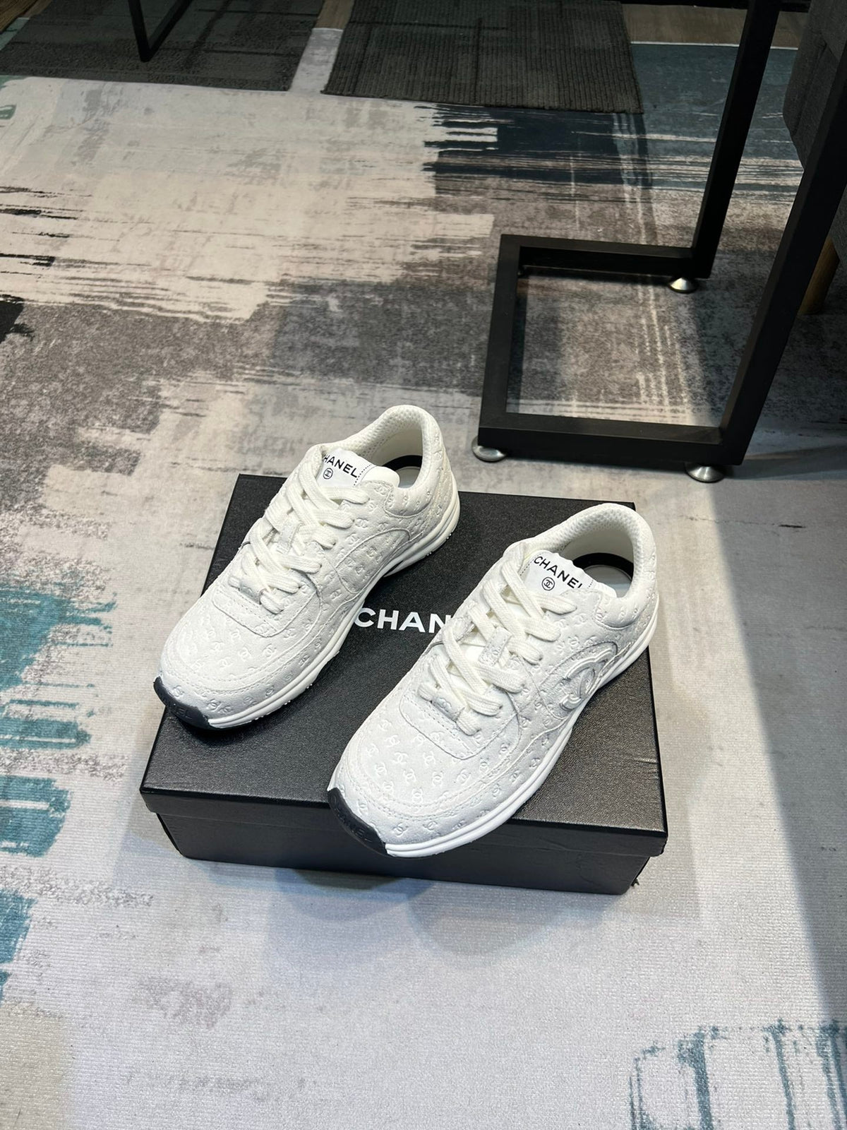 Premium-Sneaker aus Veloursleder und Mesh