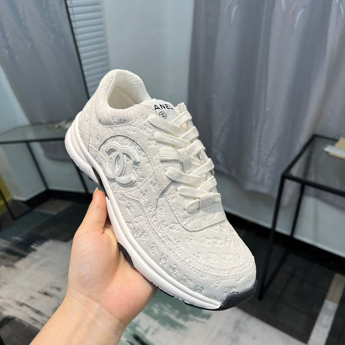Premium-Sneaker aus Veloursleder und Mesh