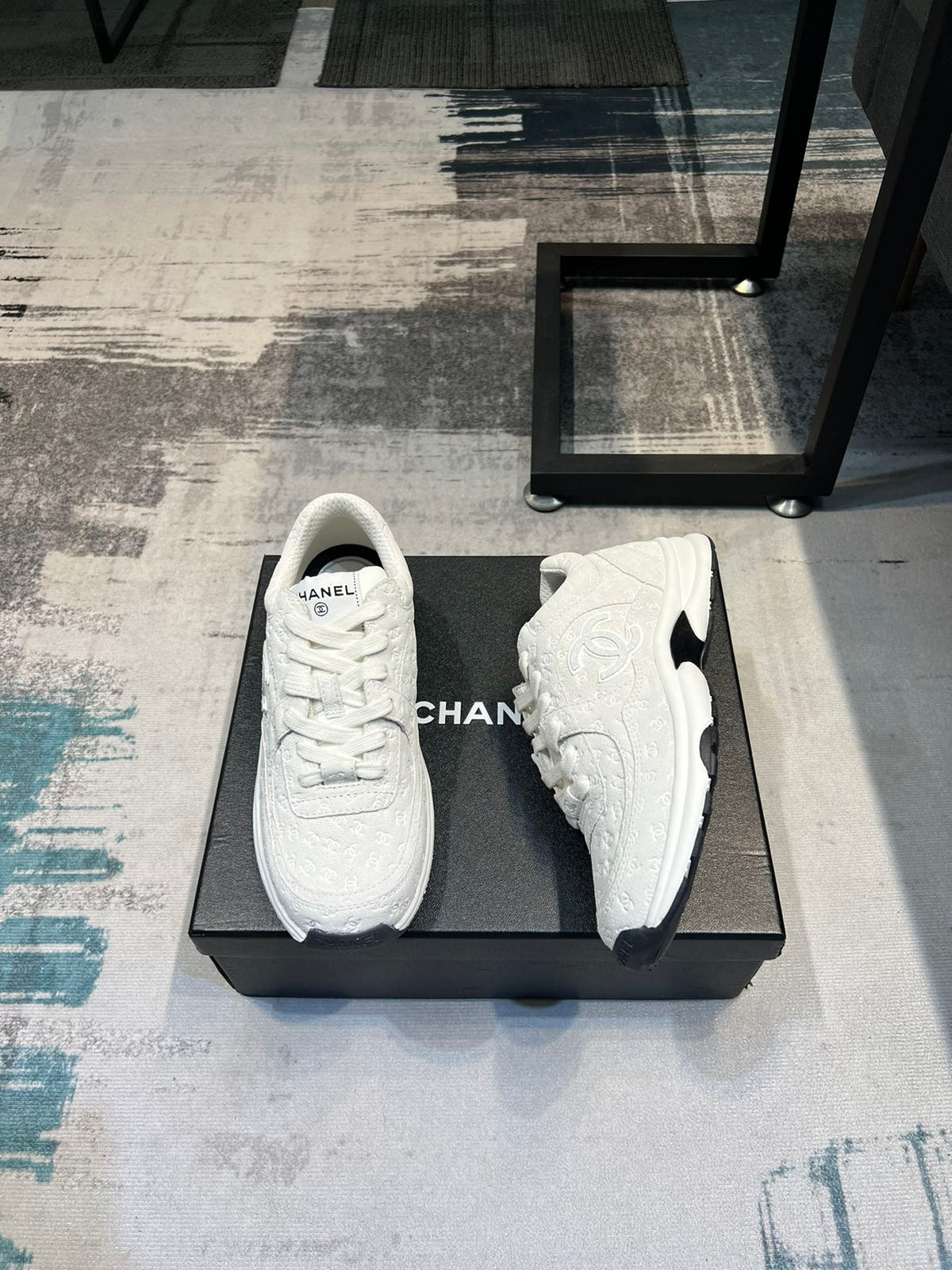 Premium-Sneaker aus Veloursleder und Mesh