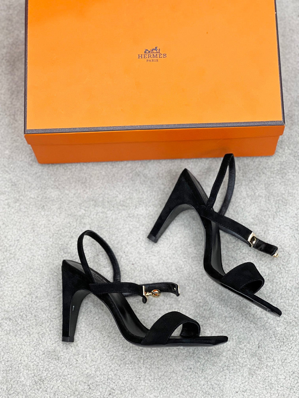 Sandalias Kelly de ante con hebilla