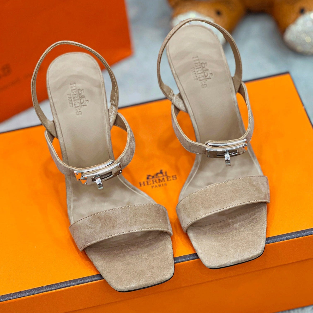 Wildleder-Sandalen Kelly mit Schnalle