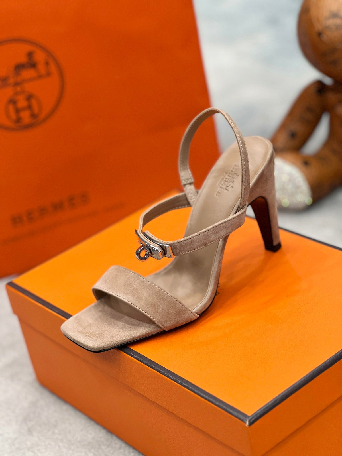 Wildleder-Sandalen Kelly mit Schnalle