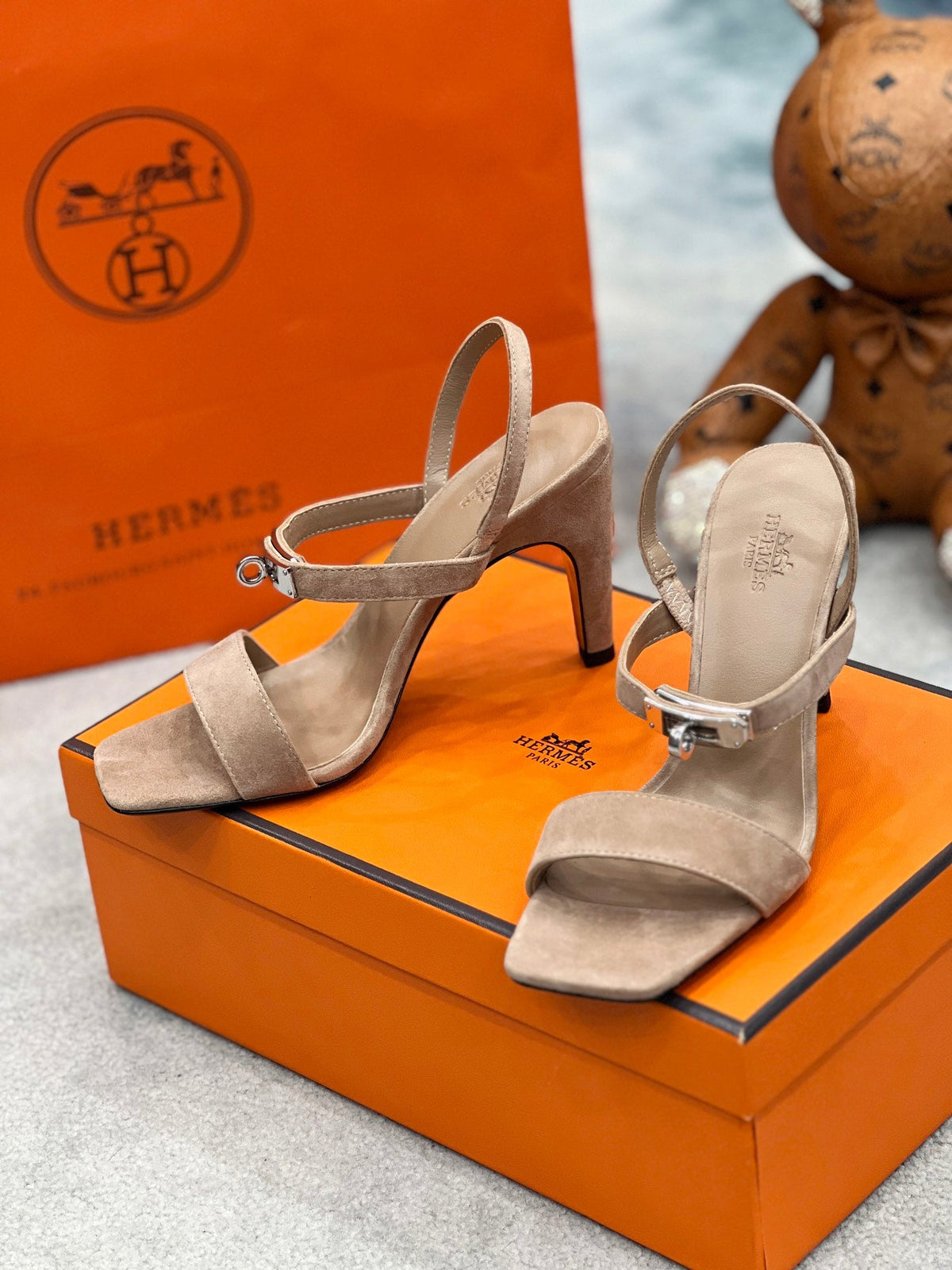 Wildleder-Sandalen Kelly mit Schnalle