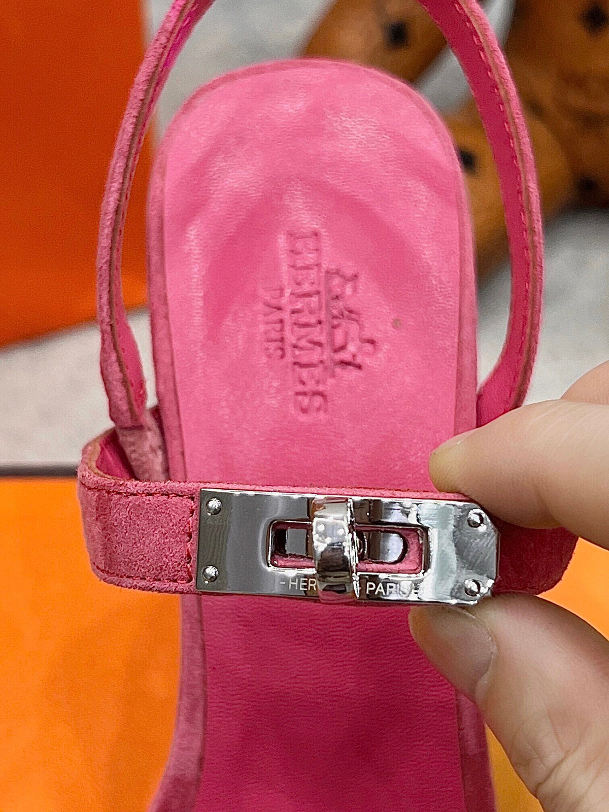 Kelly Wildleder-Sandalen mit Schnalle