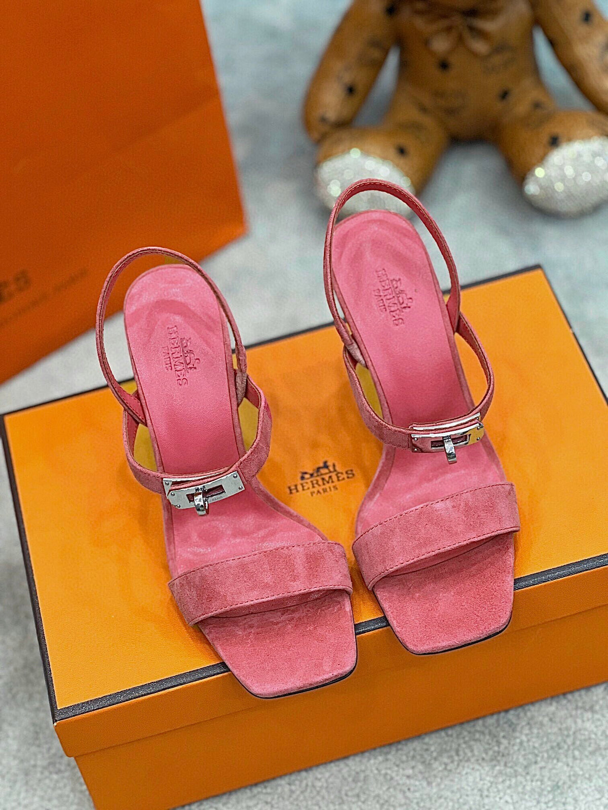 Kelly Wildleder-Sandalen mit Schnalle