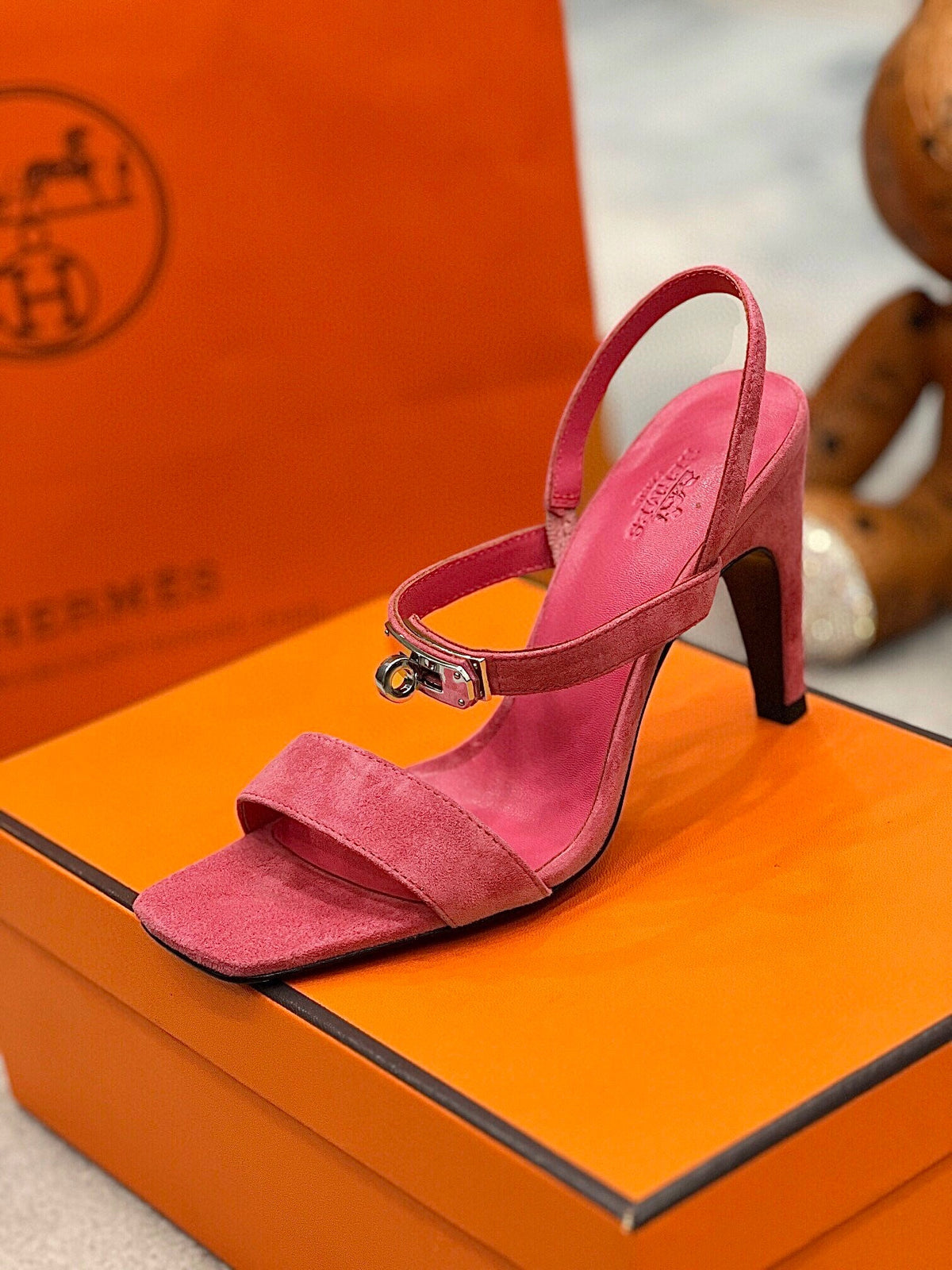 Kelly Wildleder-Sandalen mit Schnalle