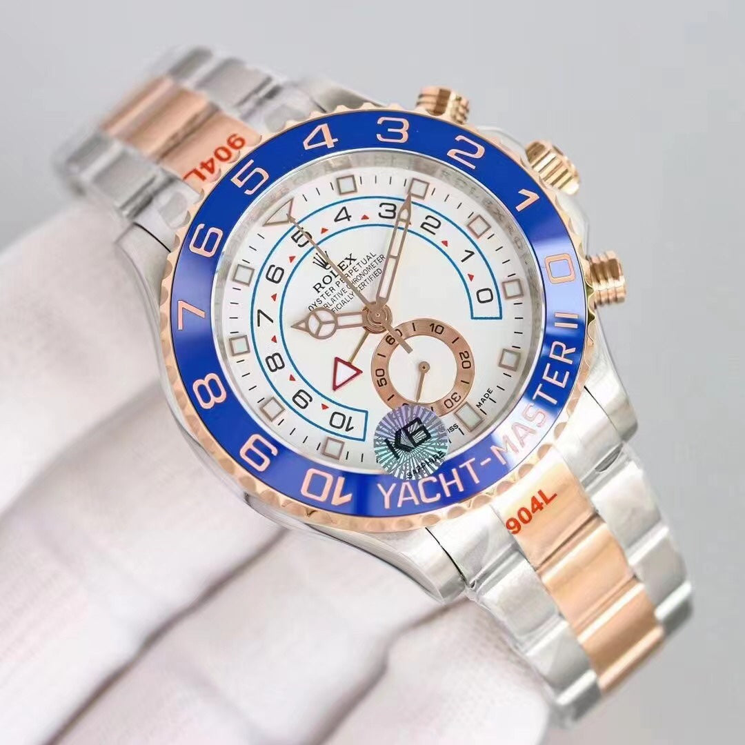Automatikuhr mit 44 mm blauer Keramiklünette