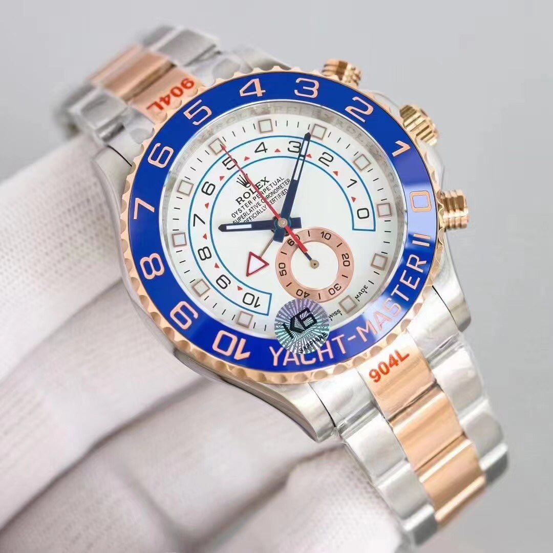 Automatikuhr mit 44 mm blauer Keramiklünette