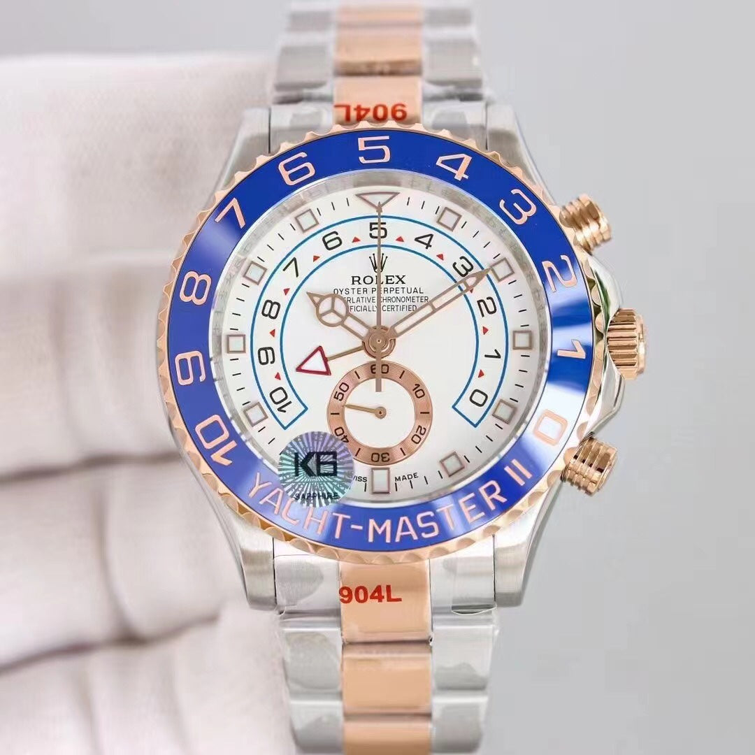 Automatikuhr mit 44 mm blauer Keramiklünette