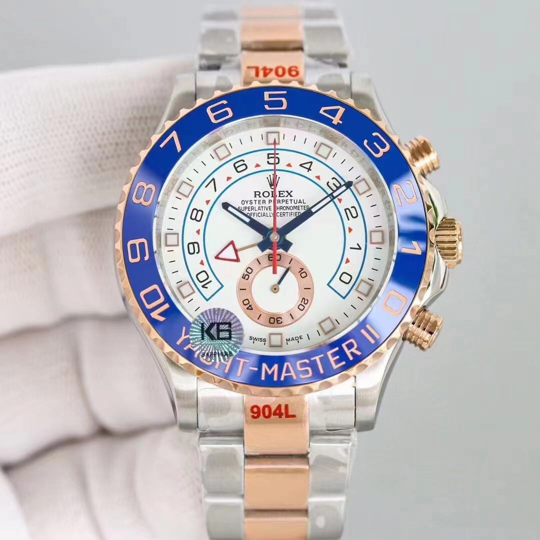 Automatikuhr mit 44 mm blauer Keramiklünette
