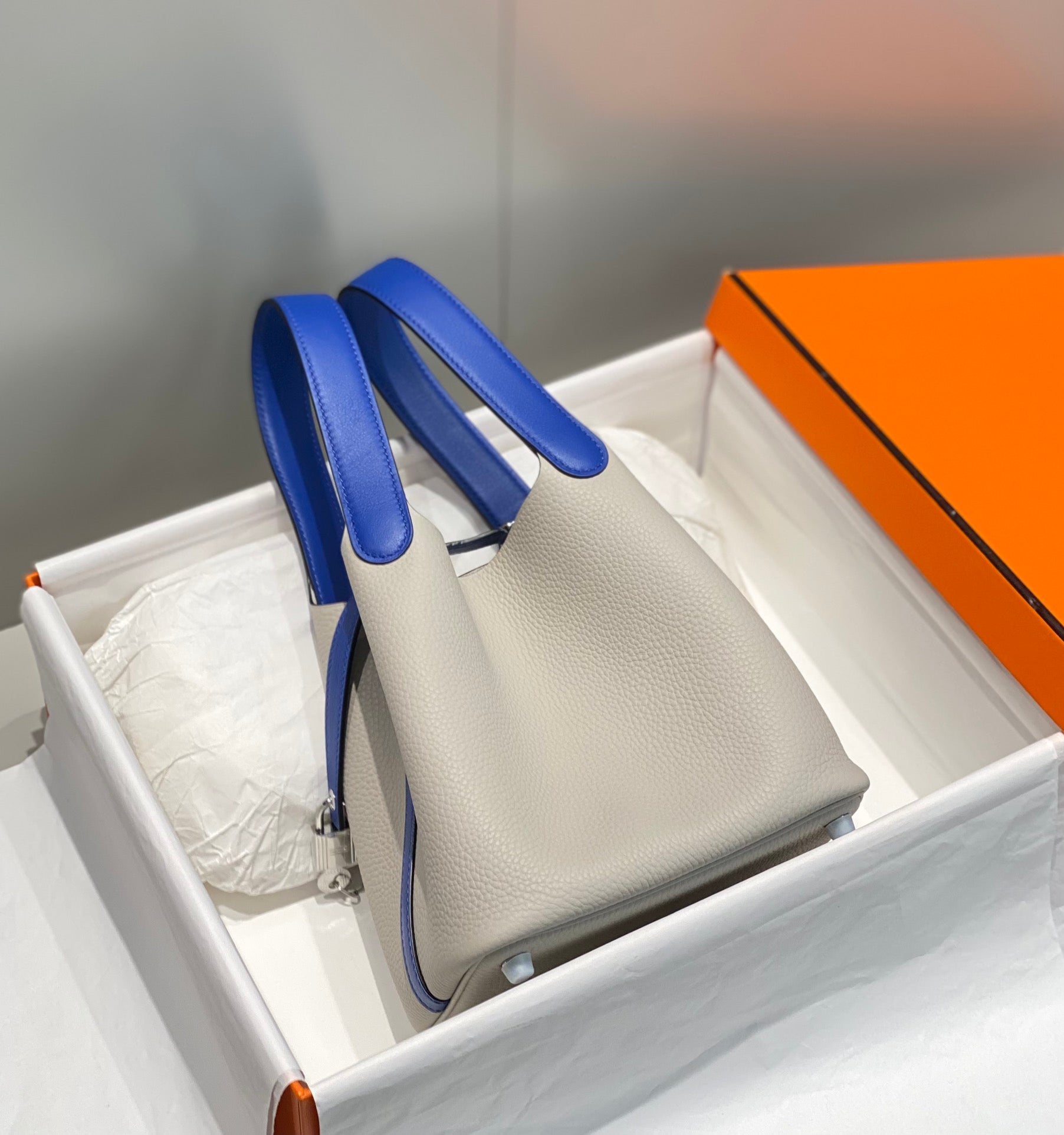 Beuteltasche aus gewachstem Gabardine