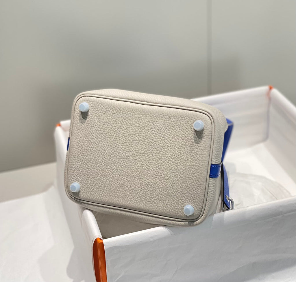 Beuteltasche aus gewachstem Gabardine