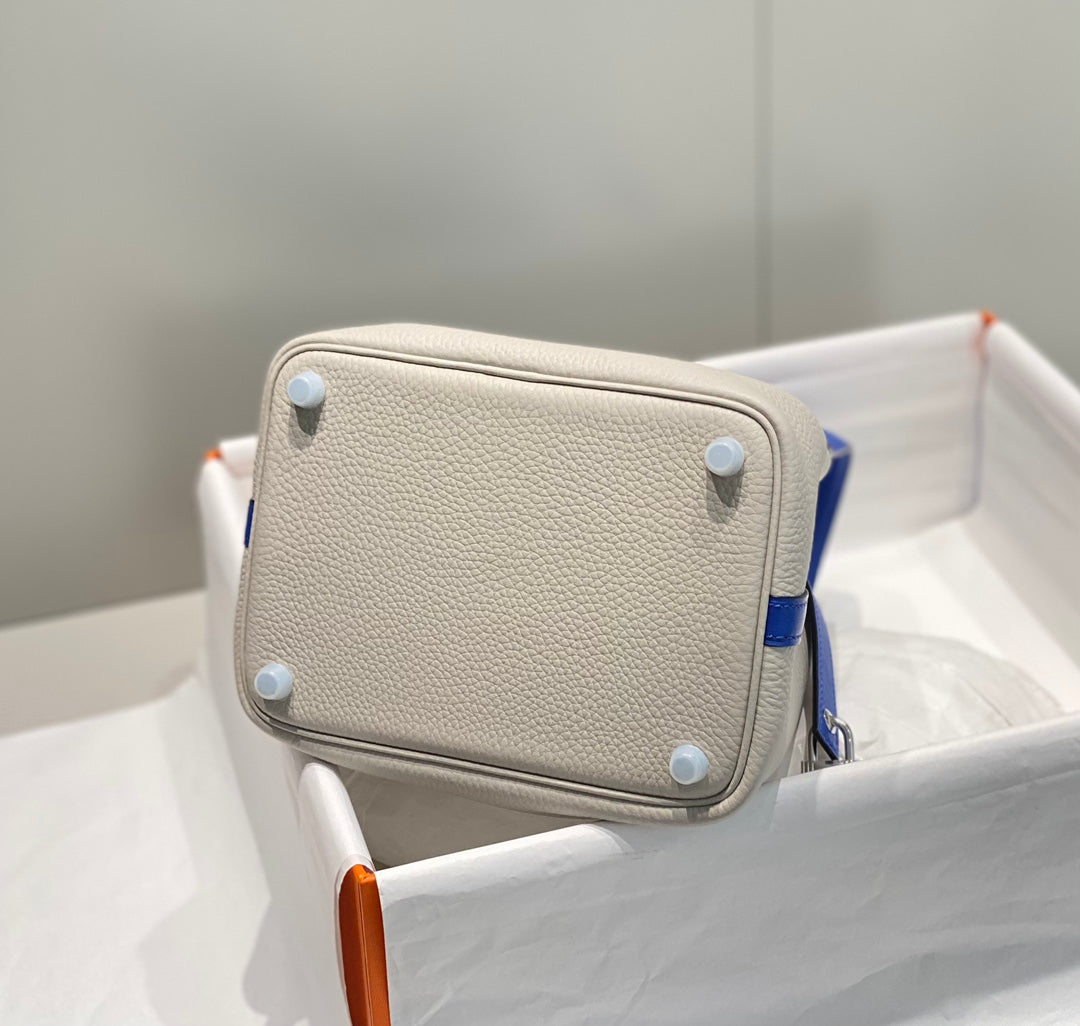 Beuteltasche aus gewachstem Gabardine
