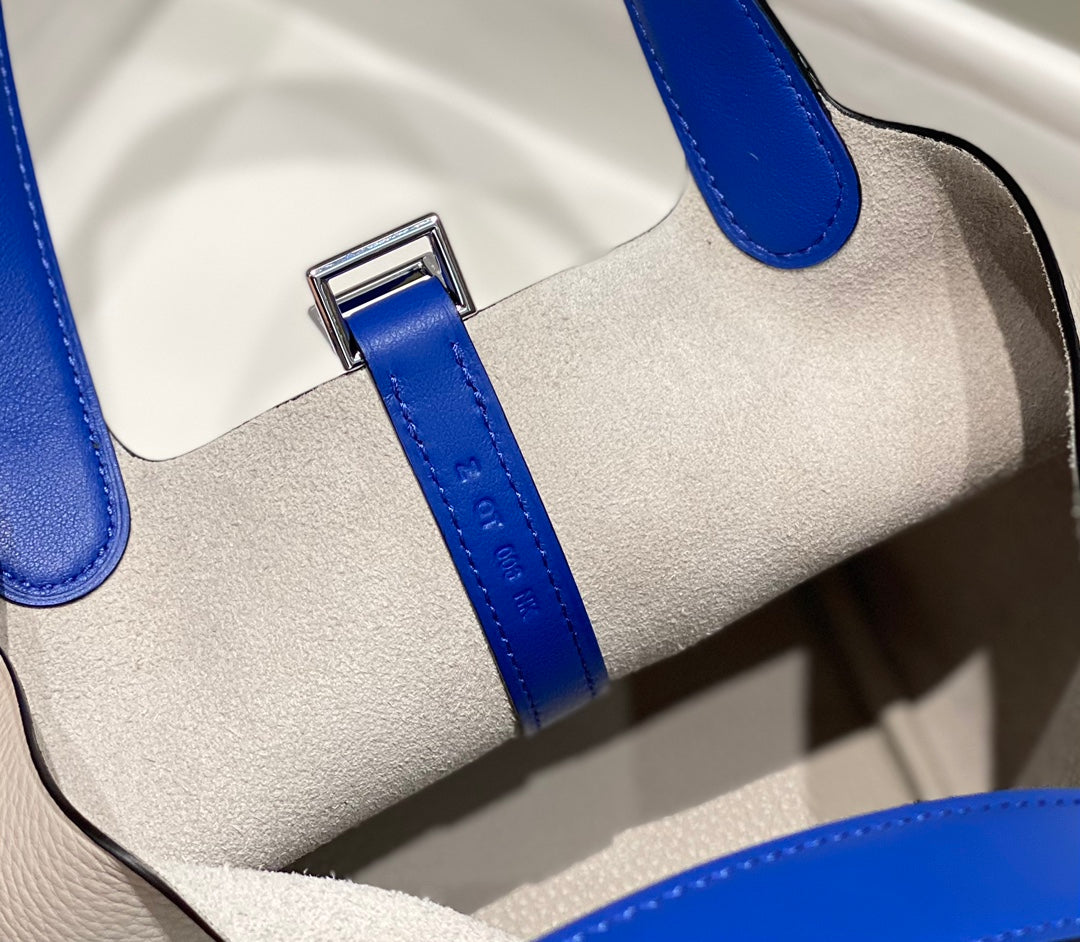 Beuteltasche aus gewachstem Gabardine
