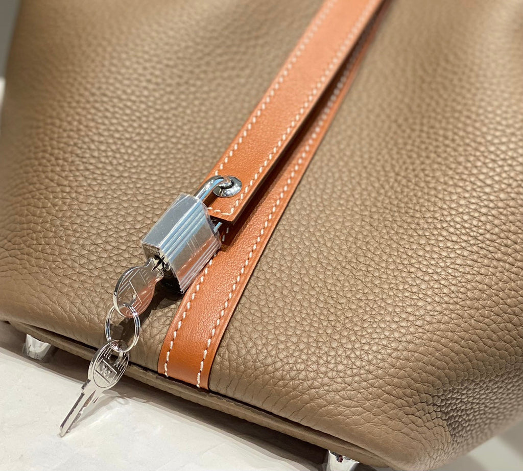 Bolso bombonera de gabardina encerada