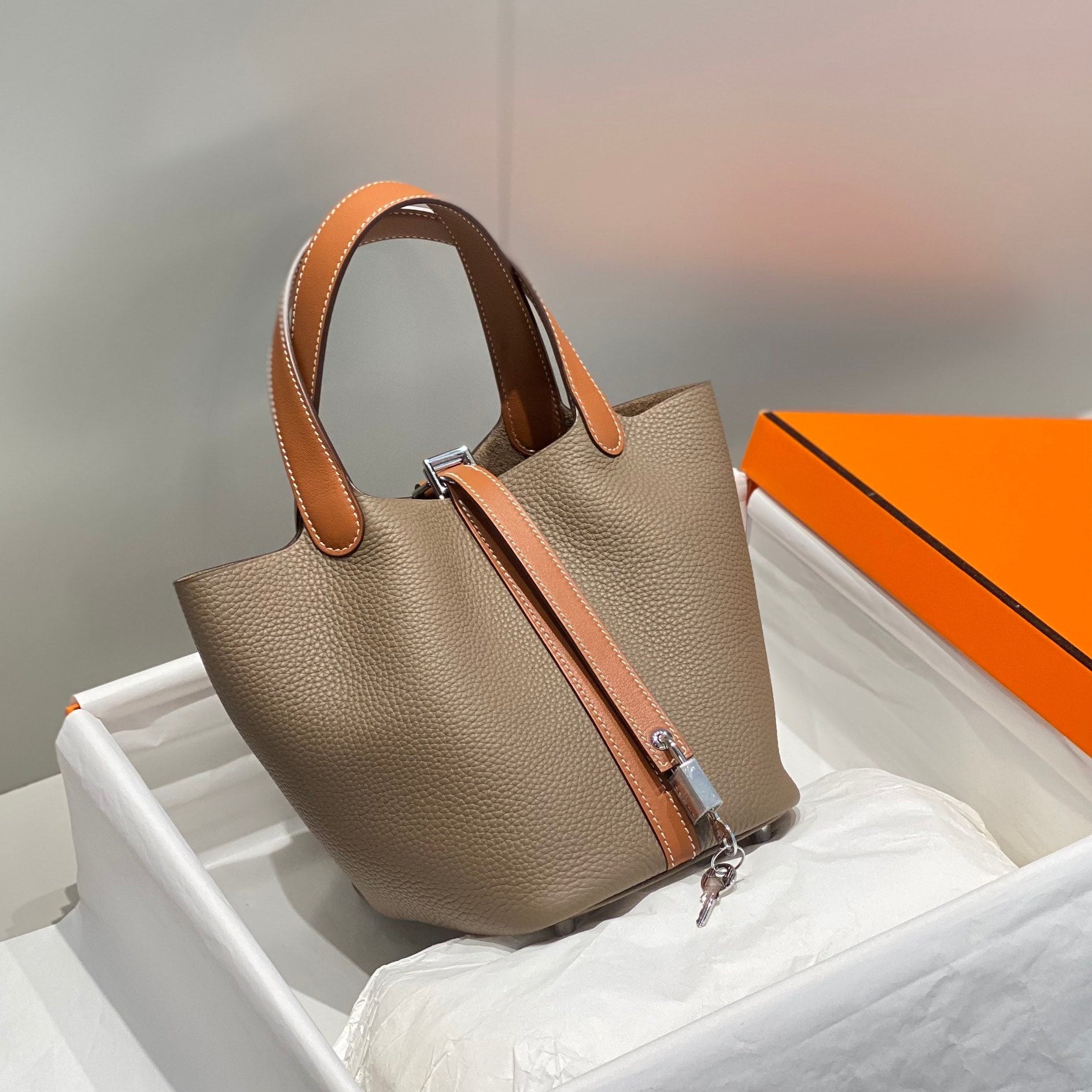 Bolso bombonera de gabardina encerada