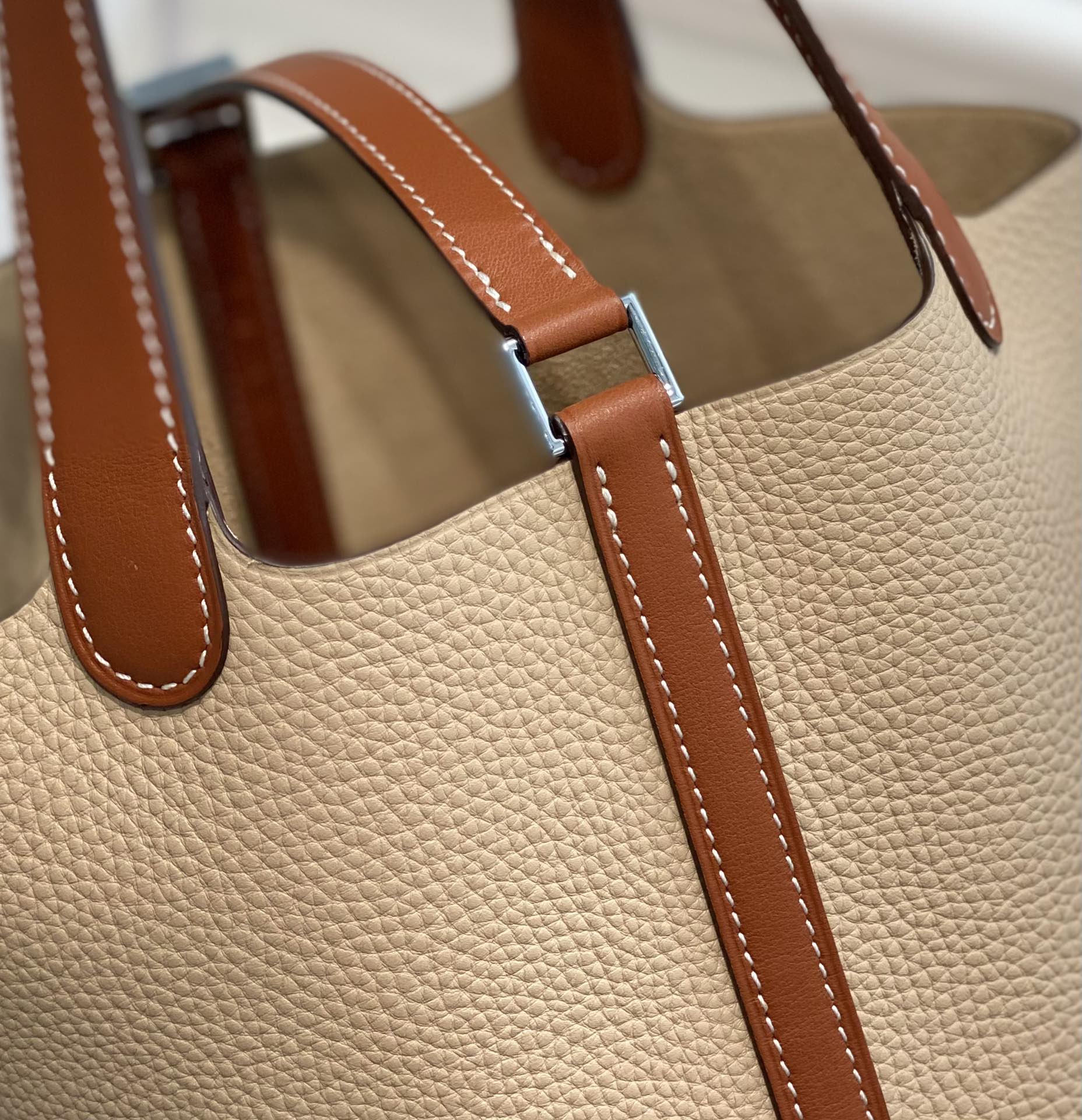 Bolsa tipo cubo de gabardina encerada