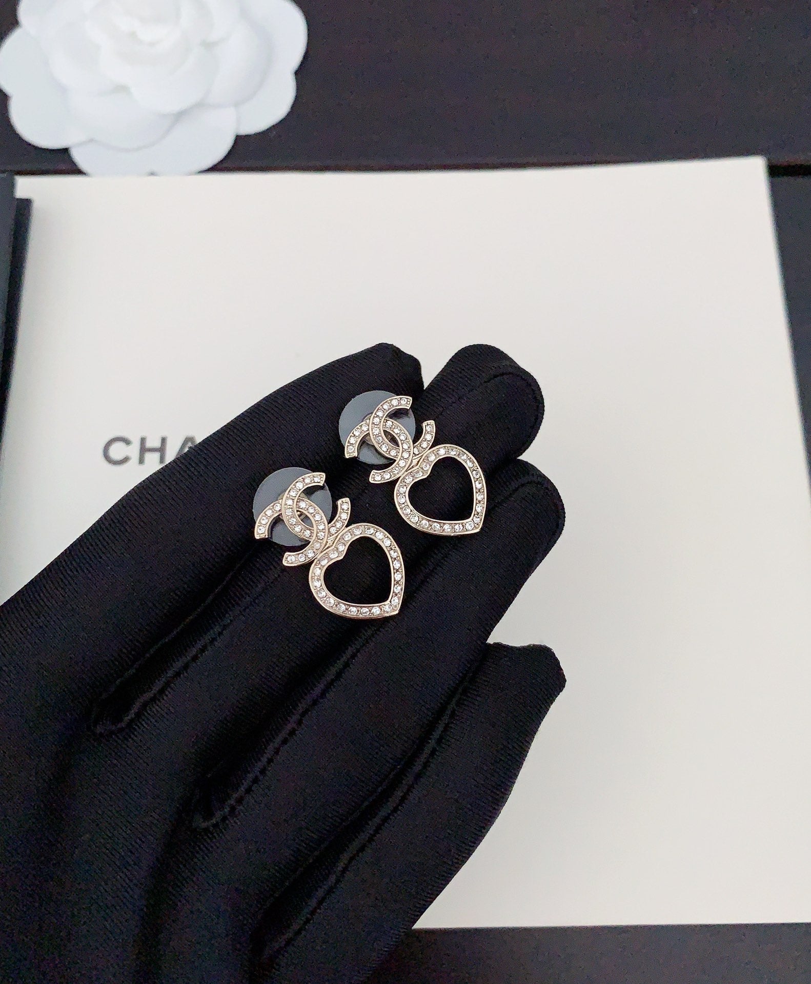 Pendientes CC de corazón hueco