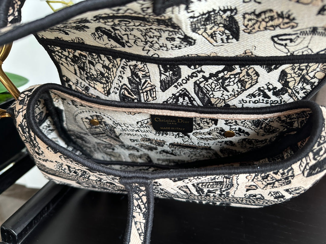 Bolso de hombro bordado de mezclilla negra con flecos – 25,5 cm