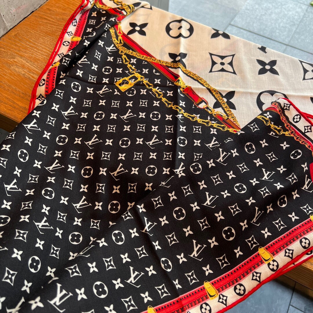 Printed double-sided scarf