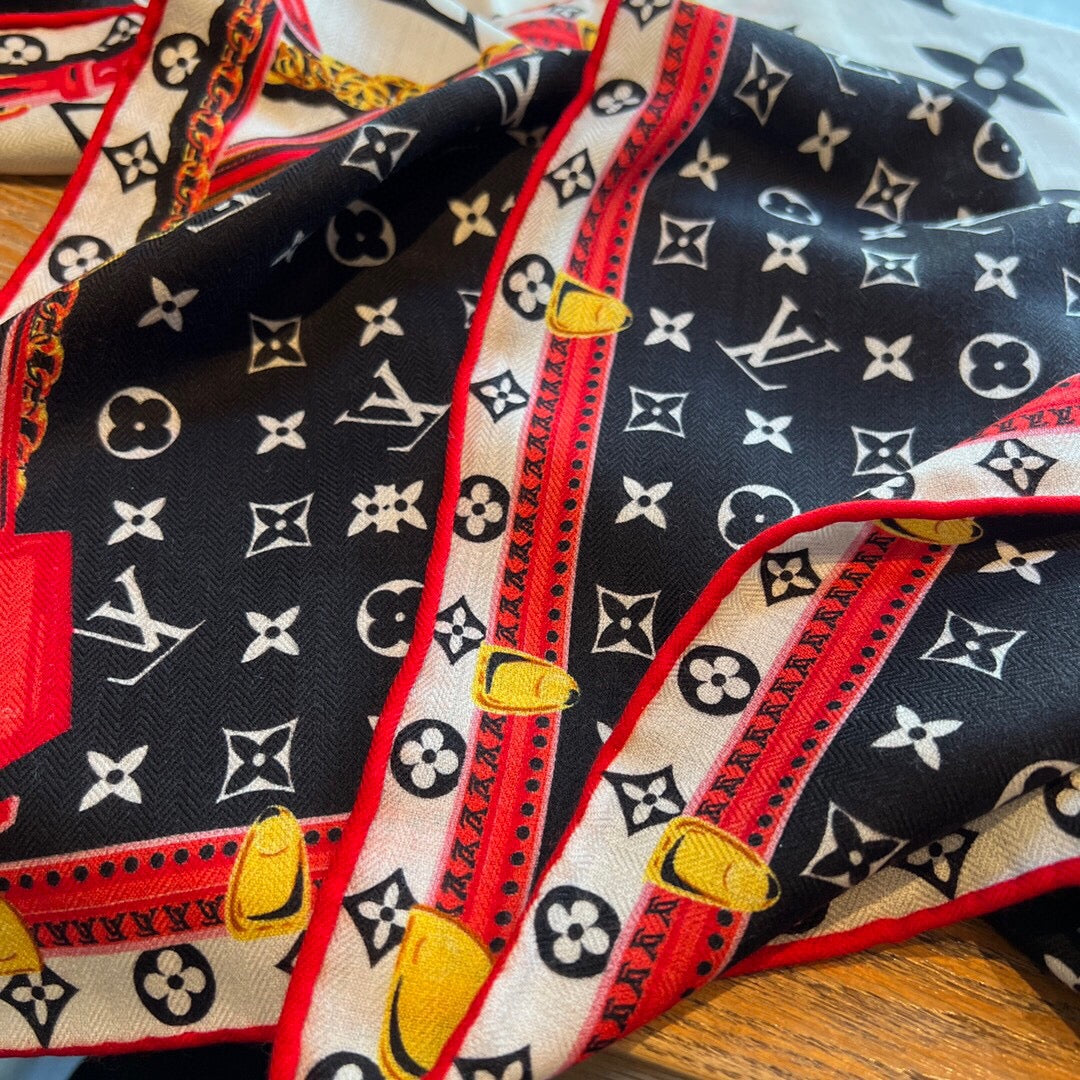 Printed double-sided scarf