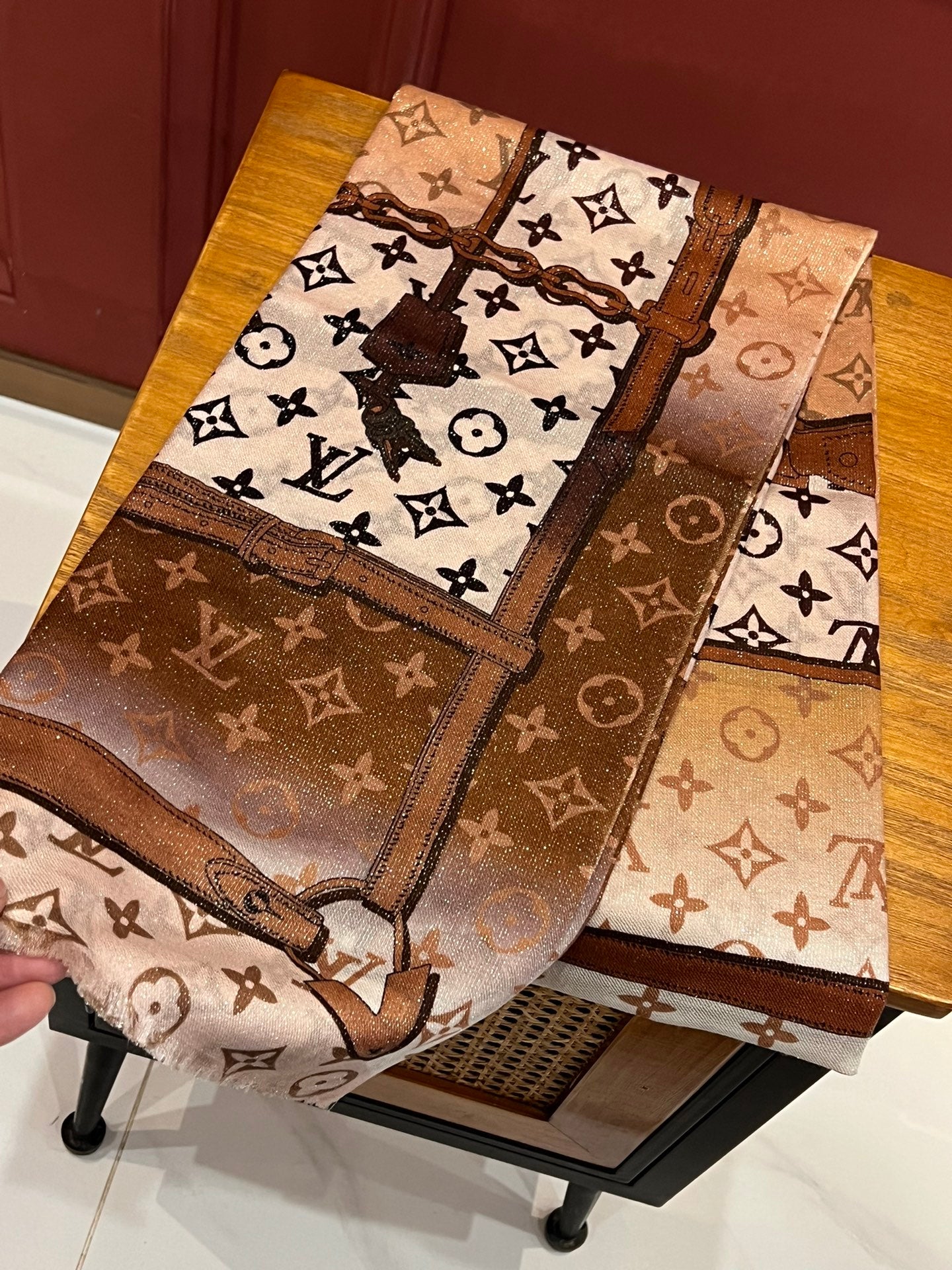 Limited edition cashmere scarf