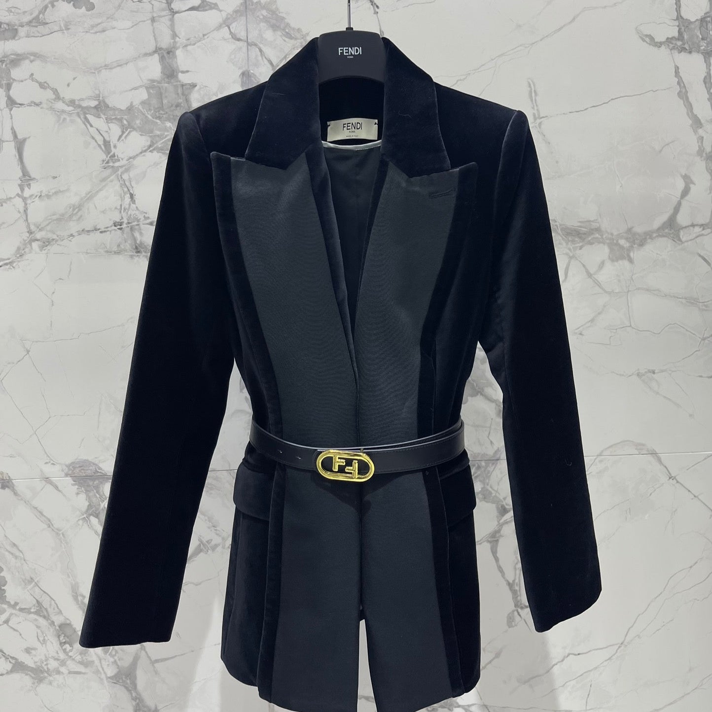 Gabardina con cinturón