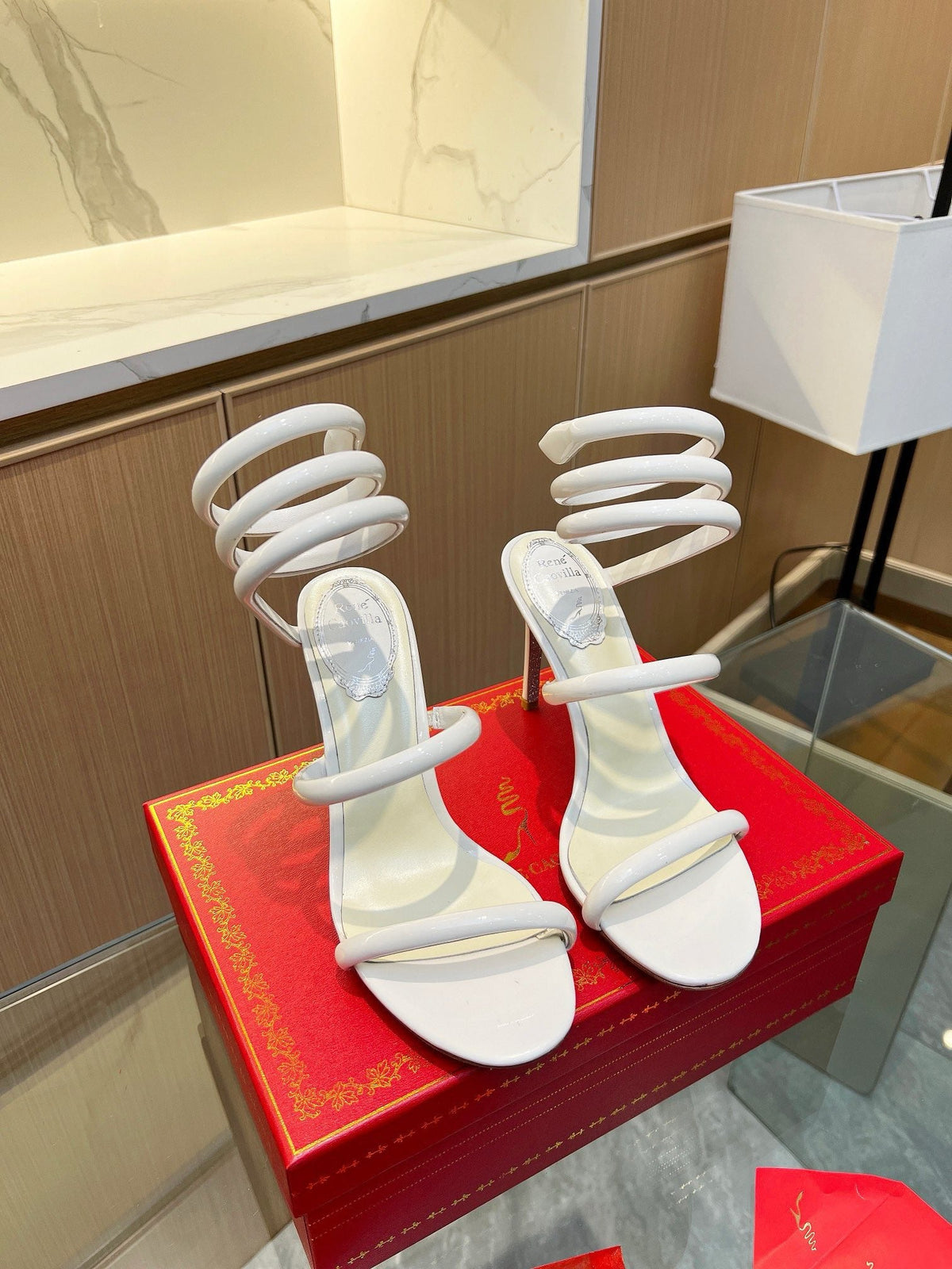 Samt-Schlangensandalen mit Kristallverzierung