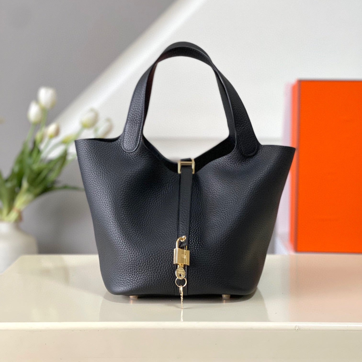 Bolso tipo cubo de cuero de 22 cm