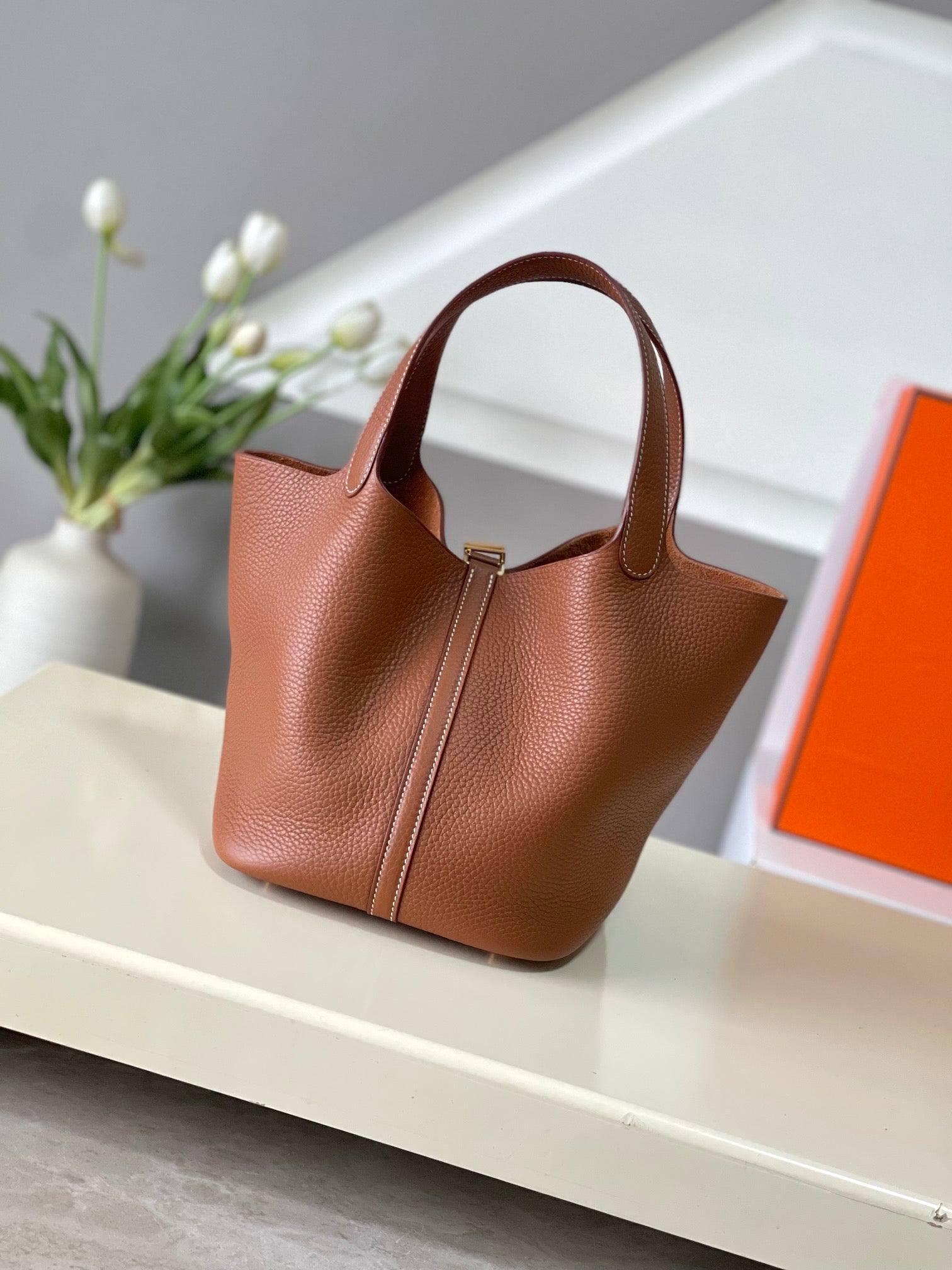 22 cm Leather Bucket Bag
