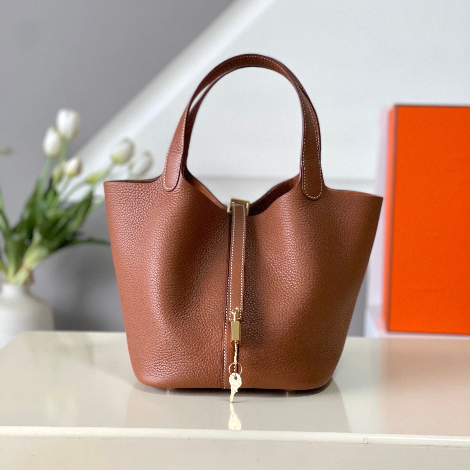 22 cm Leather Bucket Bag