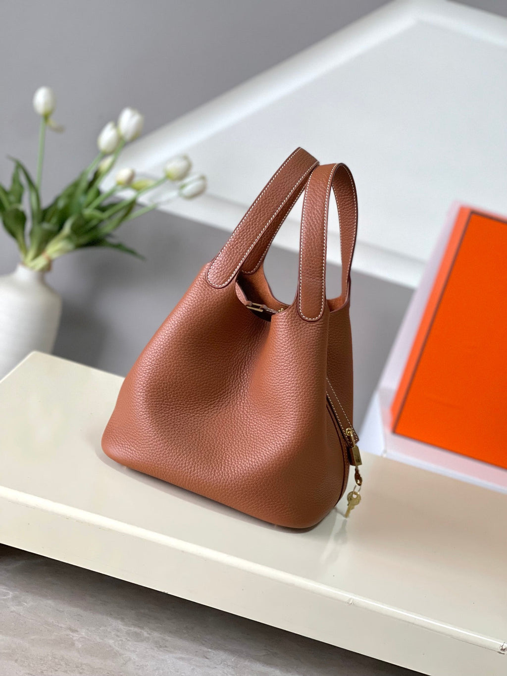 22 cm Leather Bucket Bag