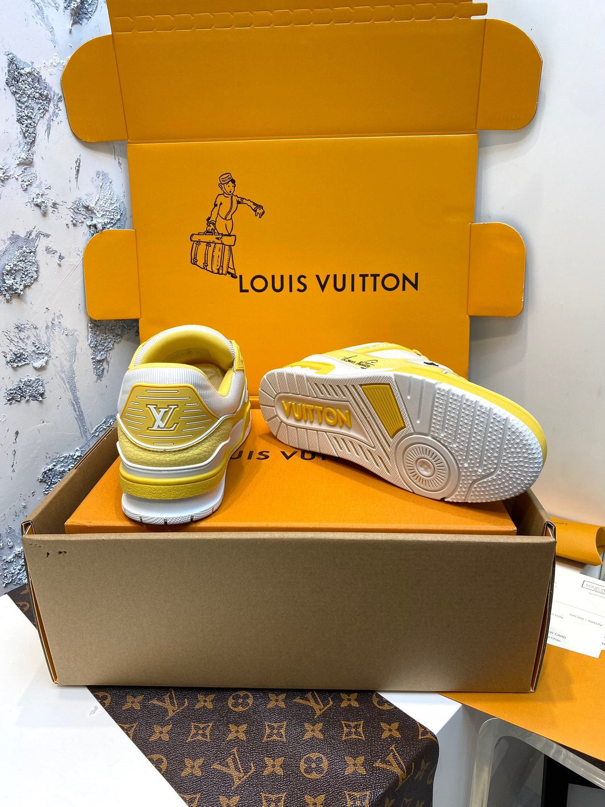 High-end Italian leather urban sneakers