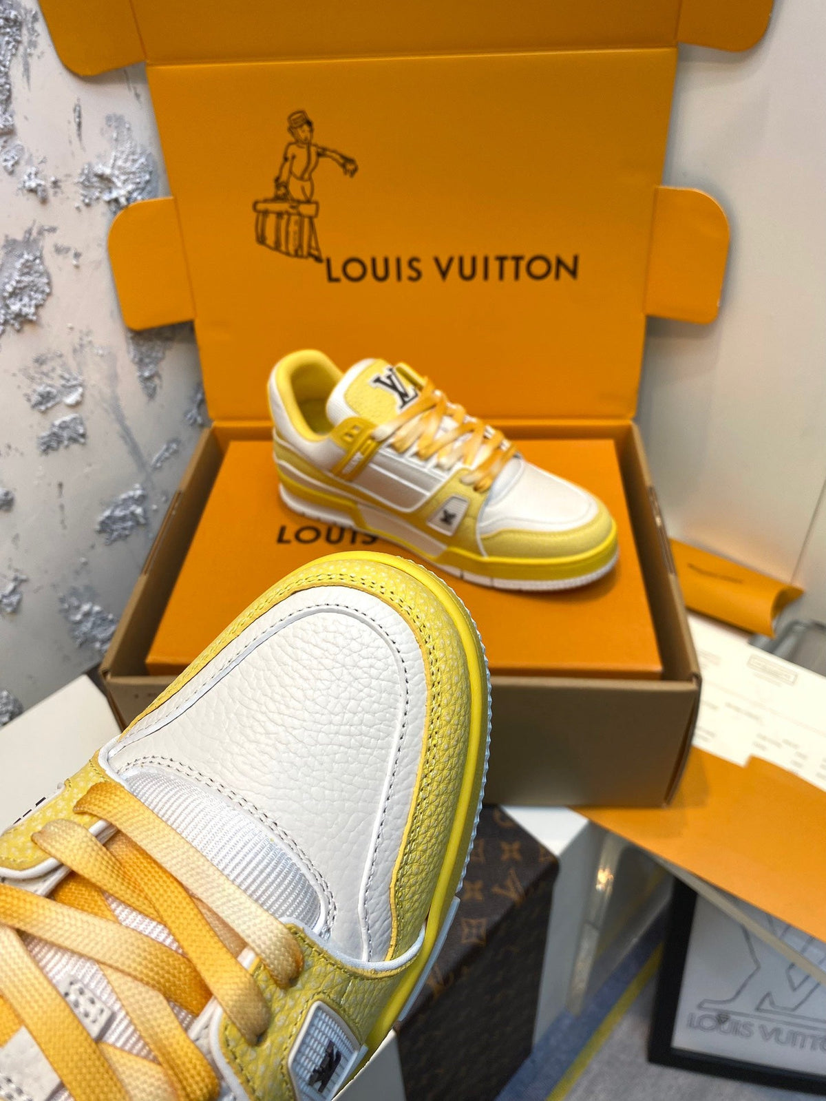 High-end Italian leather urban sneakers
