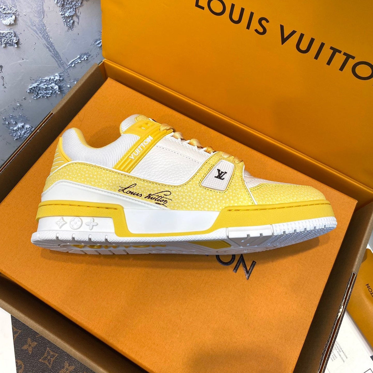 High-end Italian leather urban sneakers