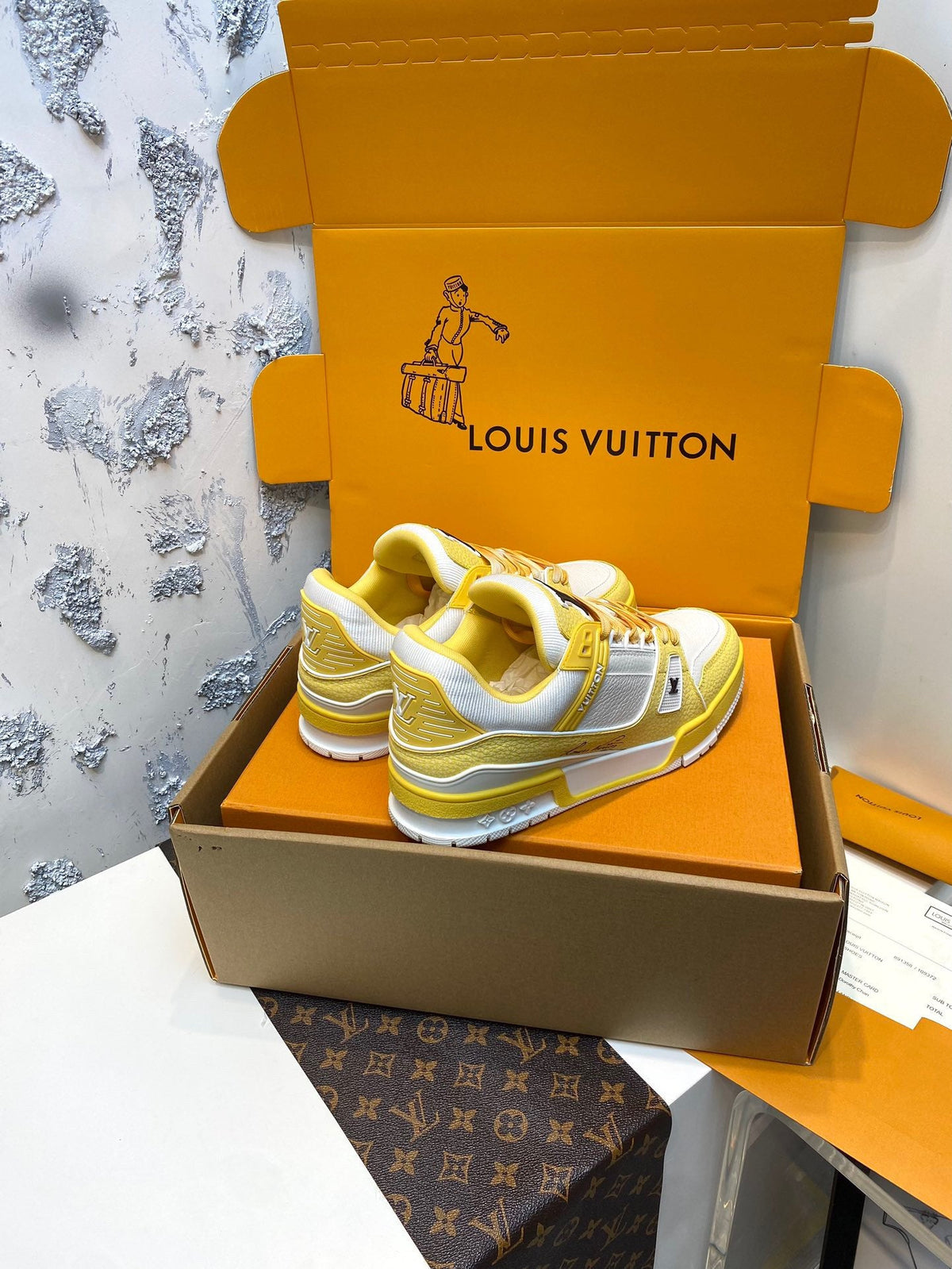 High-end Italian leather urban sneakers