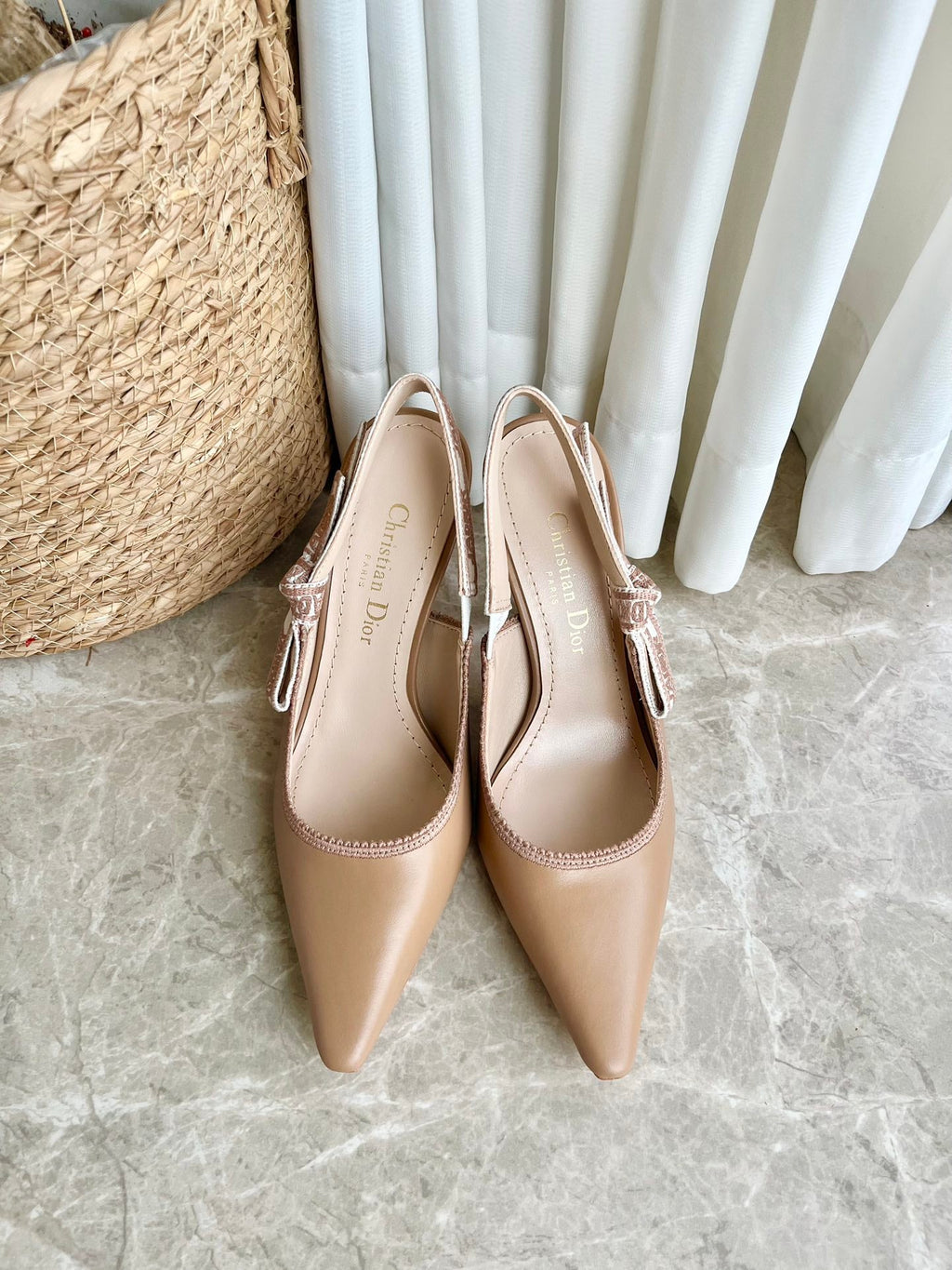 Tacones de salón con jacquard bordado