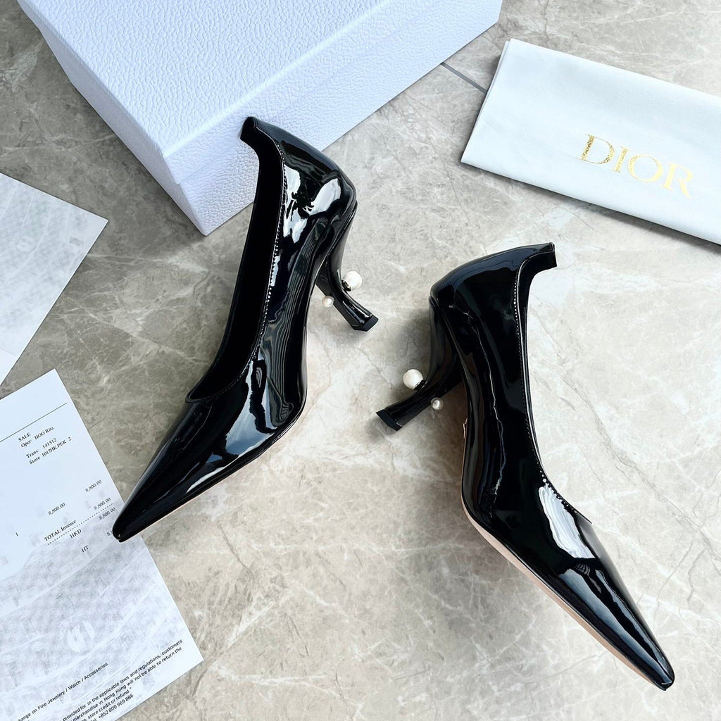 Tacones con logotipo de perlas tribales