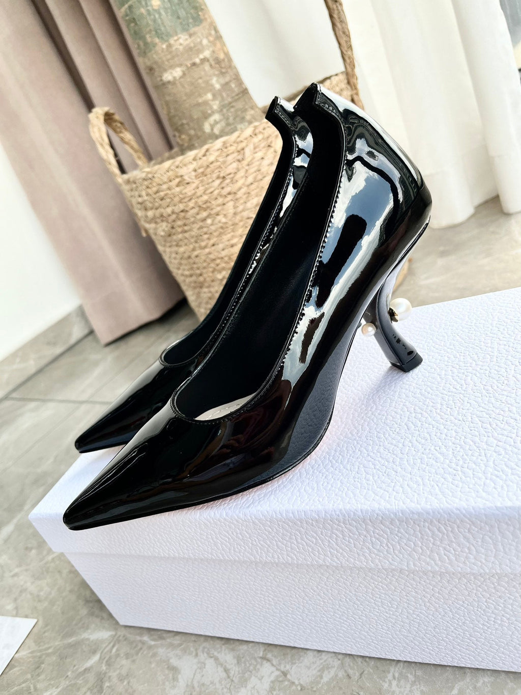 Tacones con logotipo de perlas tribales