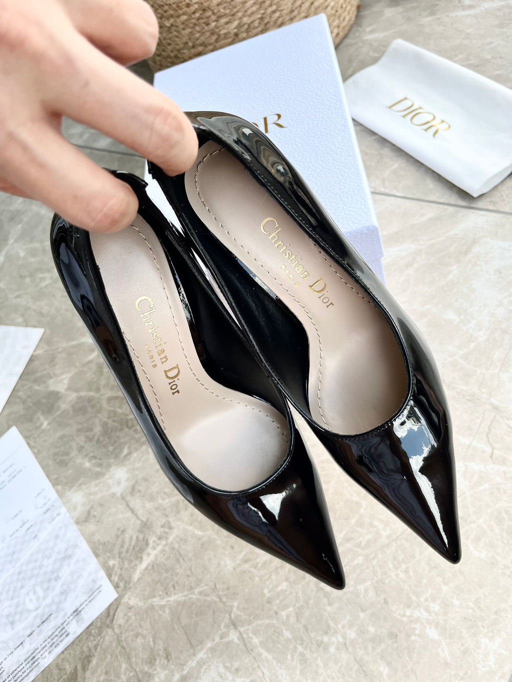 Tacones con logotipo de perlas tribales