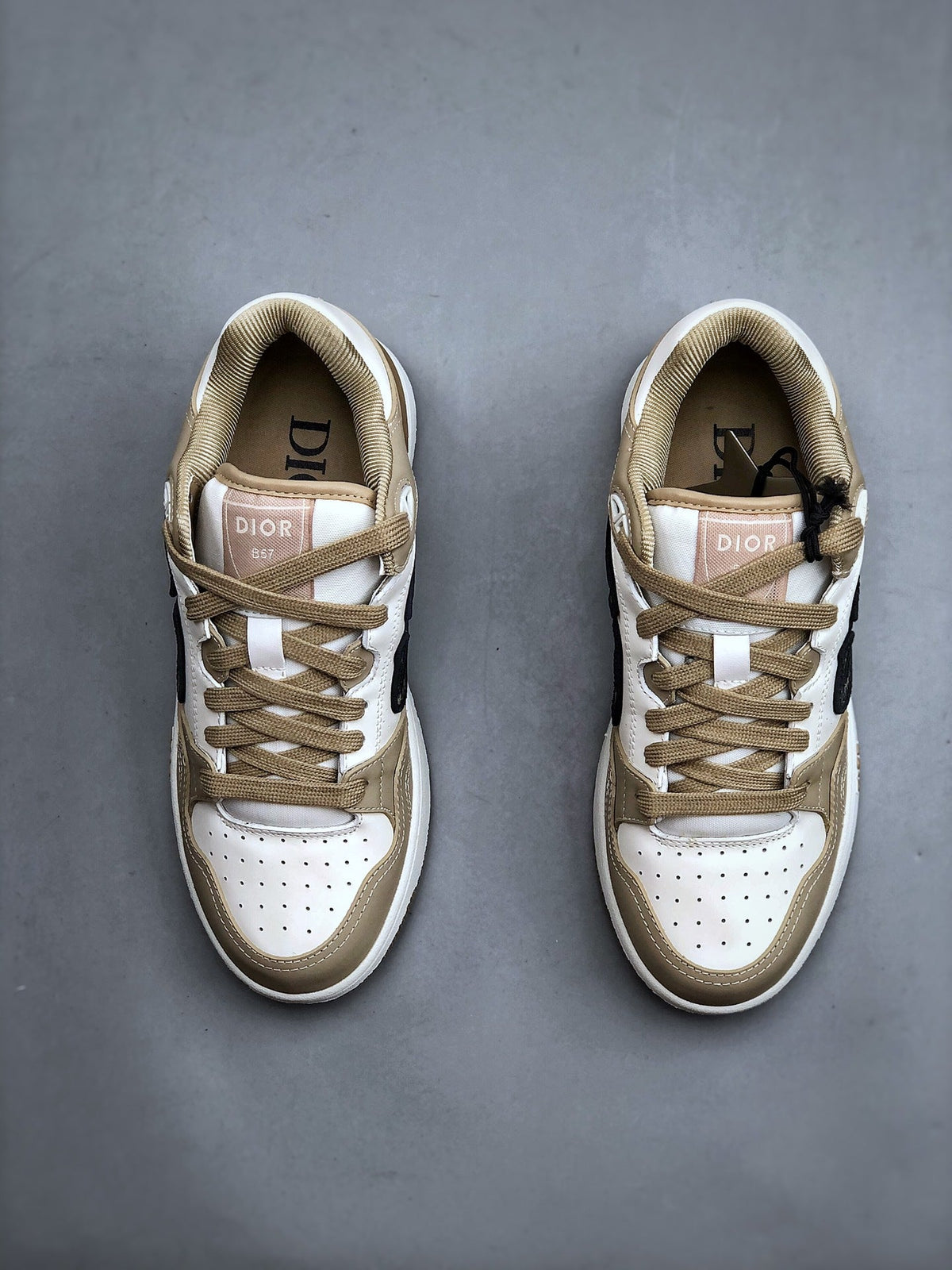 Vom B57 inspirierte Low-Top-Sneaker