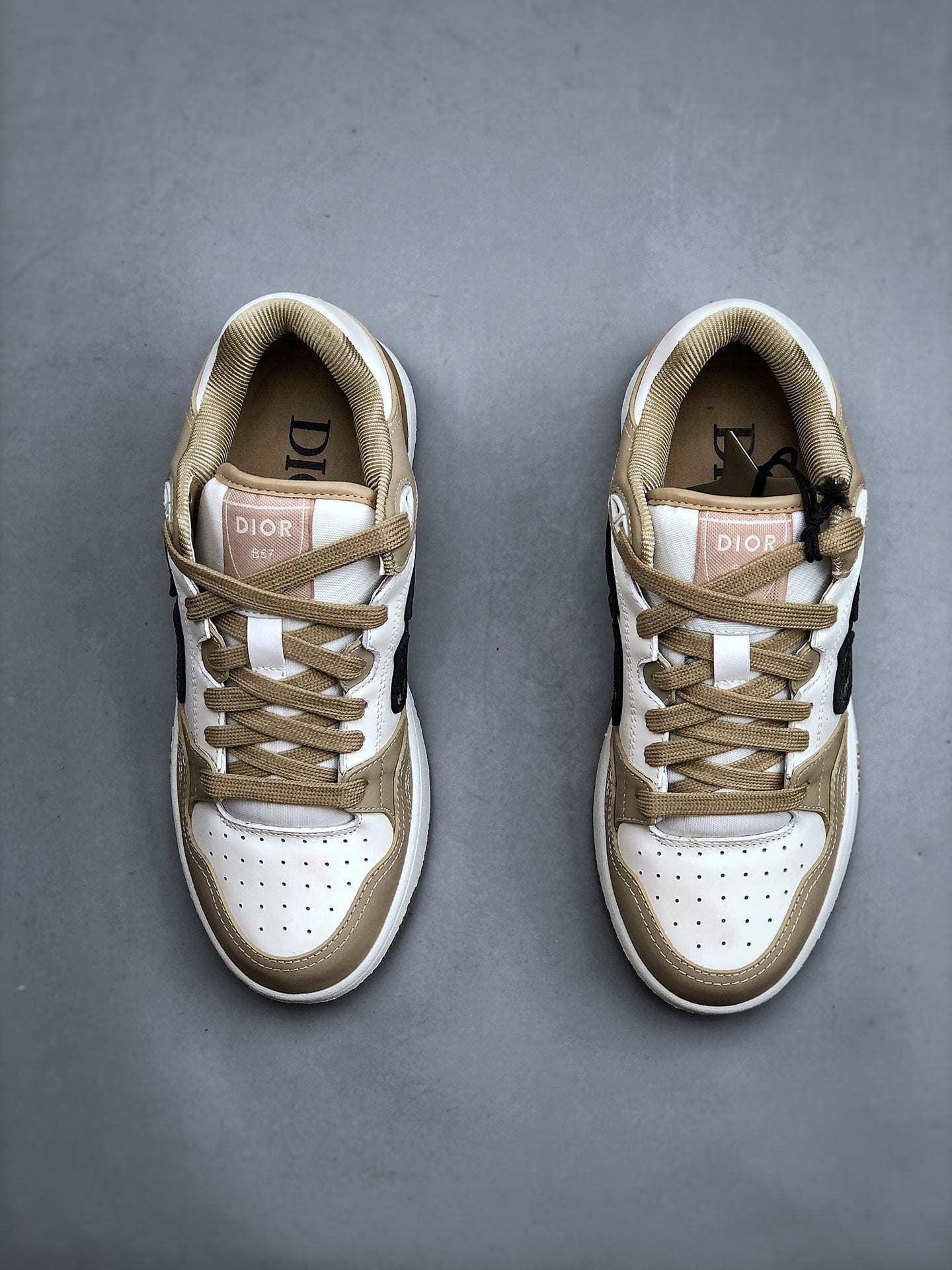 Zapatillas bajas inspiradas en el B57