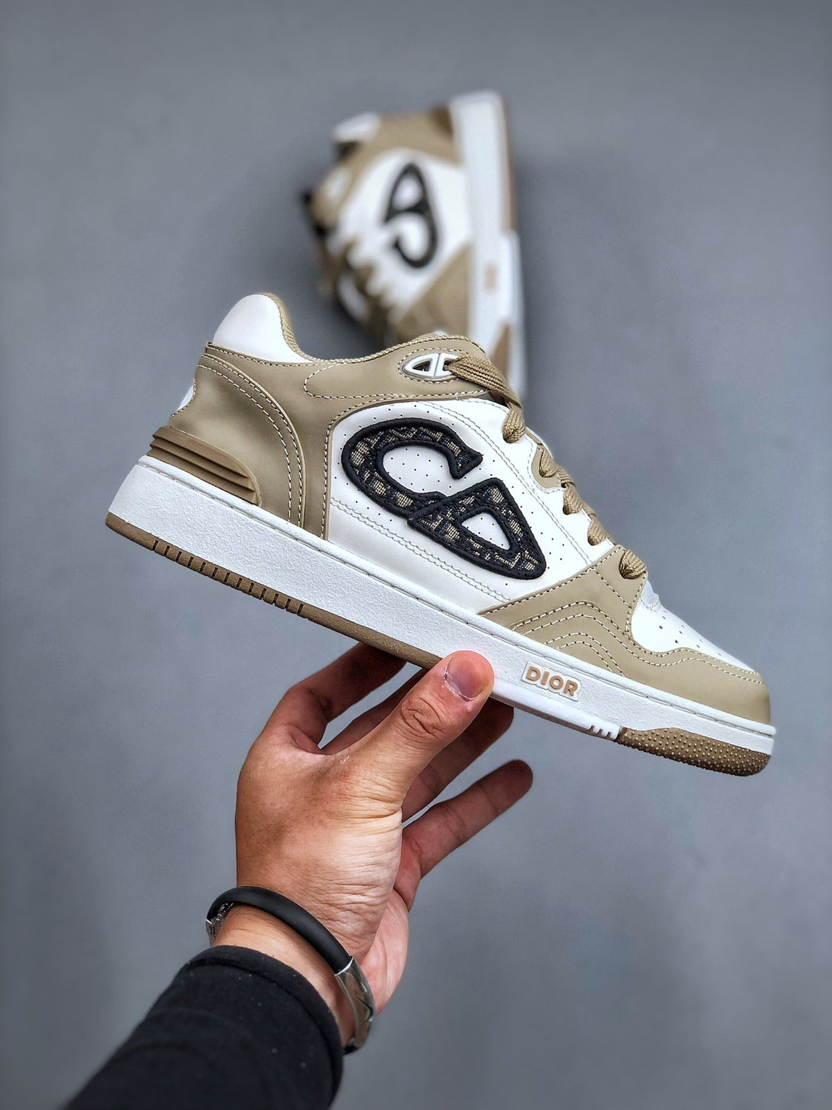 Vom B57 inspirierte Low-Top-Sneaker