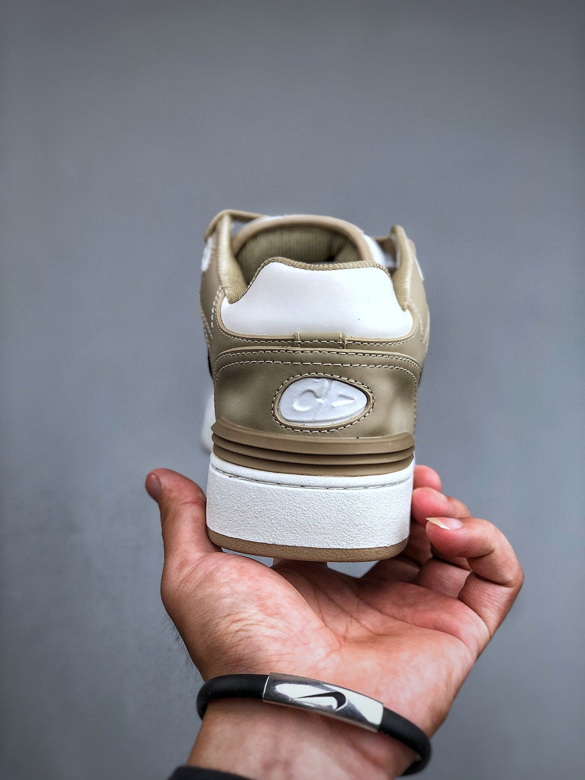 Vom B57 inspirierte Low-Top-Sneaker