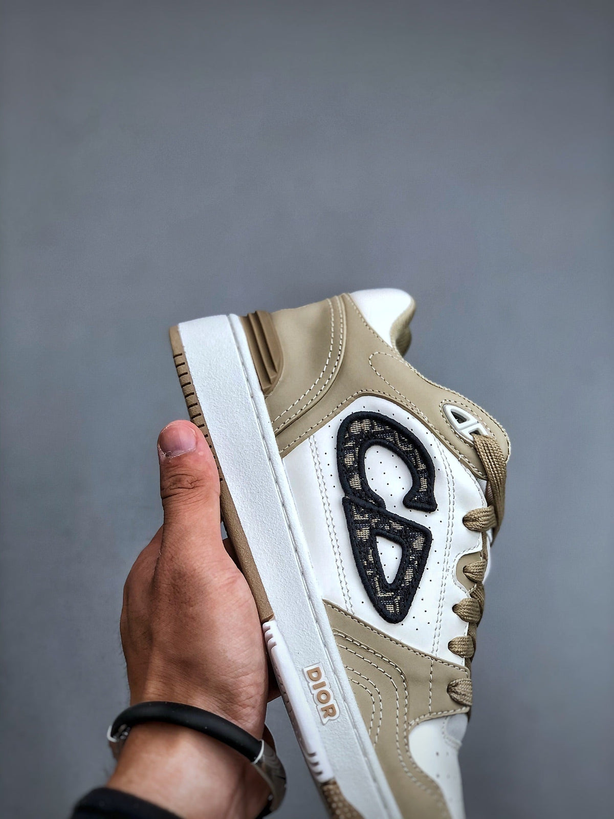 Vom B57 inspirierte Low-Top-Sneaker