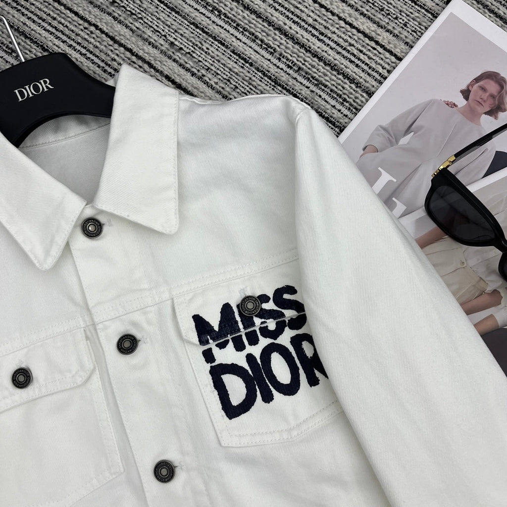 Chaqueta vaquera con logo bordado